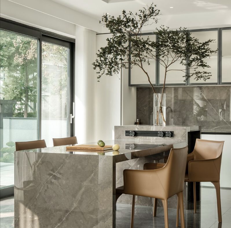 White peninsula kitchen